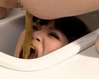 人間ウンコ便器女